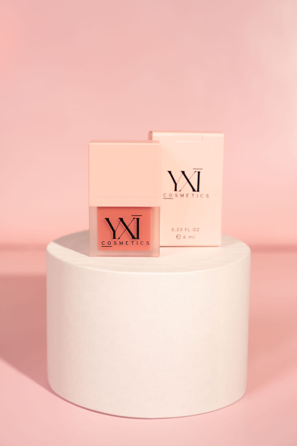 Lupina pink gloss close-up on lips – soft pink glossy finish